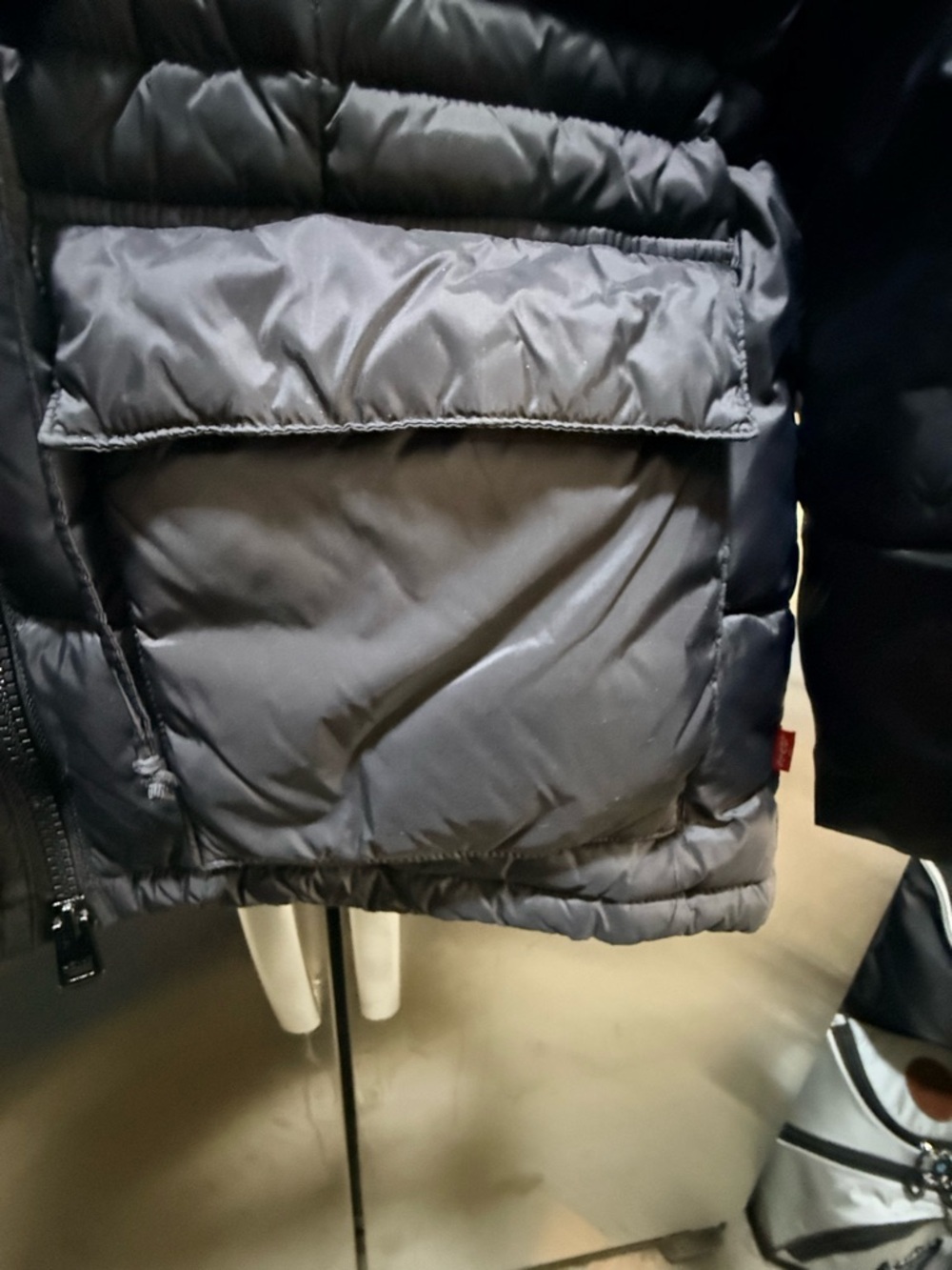 Levi's cinch waist hooded puffer jacket. - Picture 3 of 7